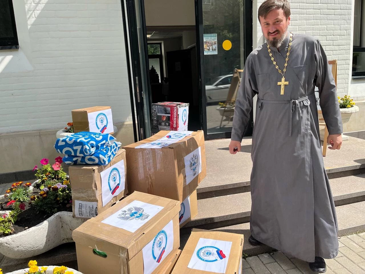 Росгранстрой передал гуманитарную помощь детям Донбасса и морским пехотинцам Черноморского флота