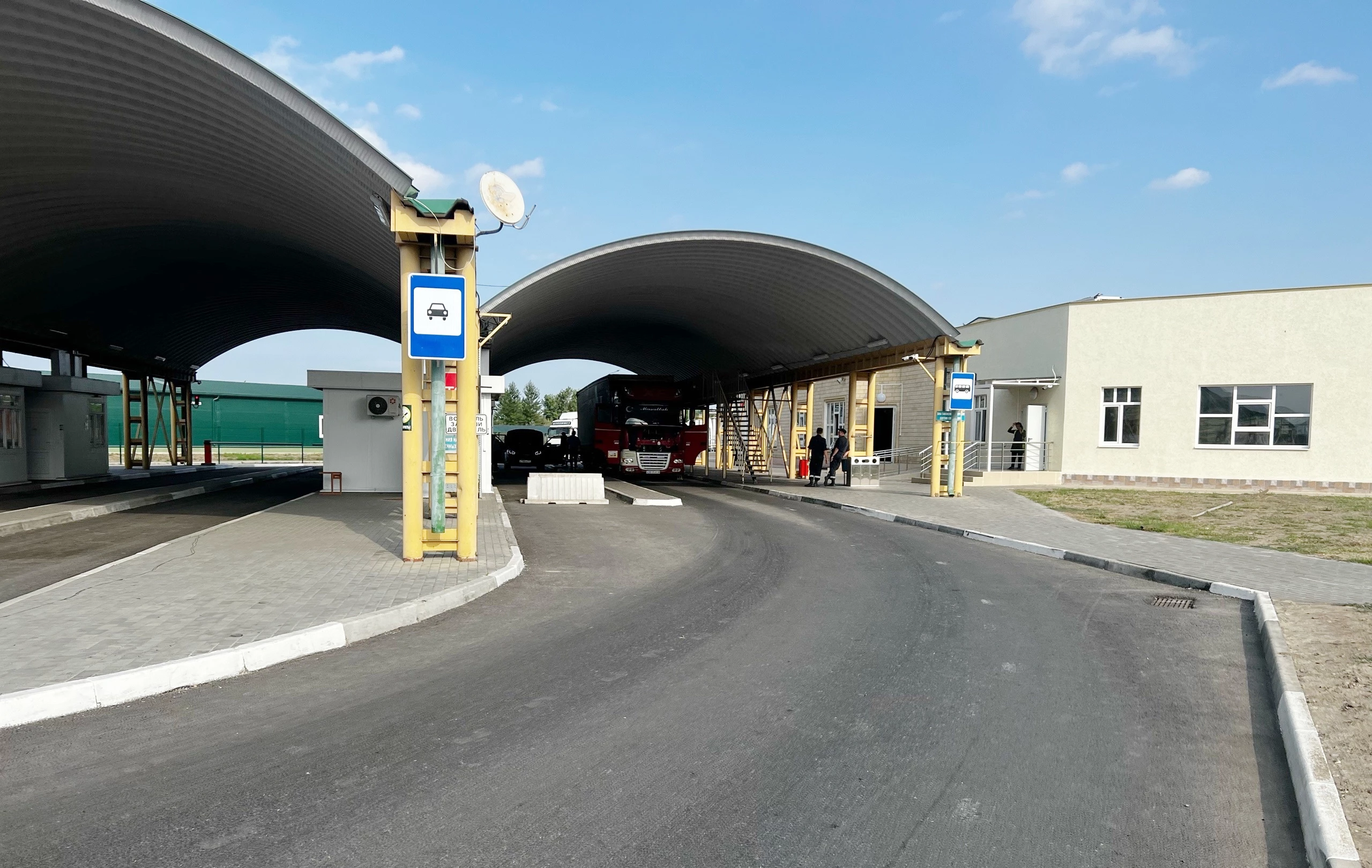 Реконструкция автомобильного пункта пропуска Яраг-Казмаляр  на границе с Азербайджаном выполнена на 86%