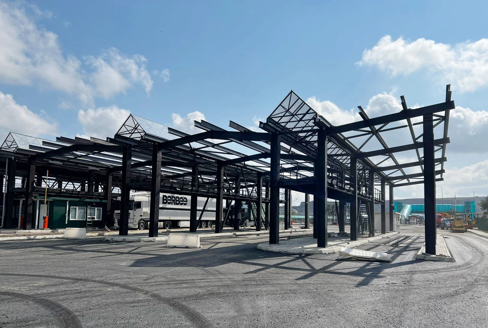 Реконструкция автомобильного пункта пропуска Яраг-Казмаляр  на границе с Азербайджаном выполнена на 86%