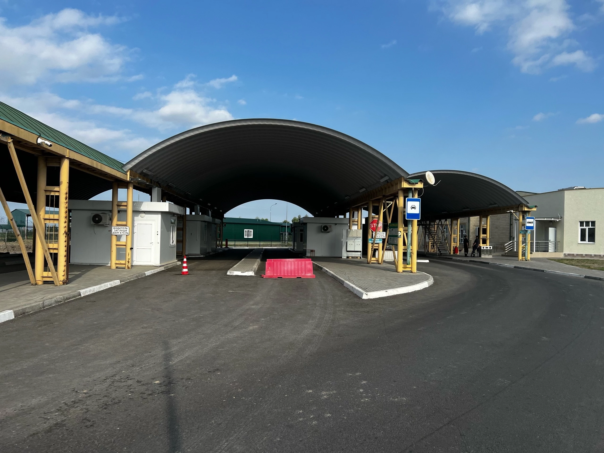 В Дагестане в пункте пропуска Яраг-Казмаляр открыто пять новых полос движения для грузового транспорта