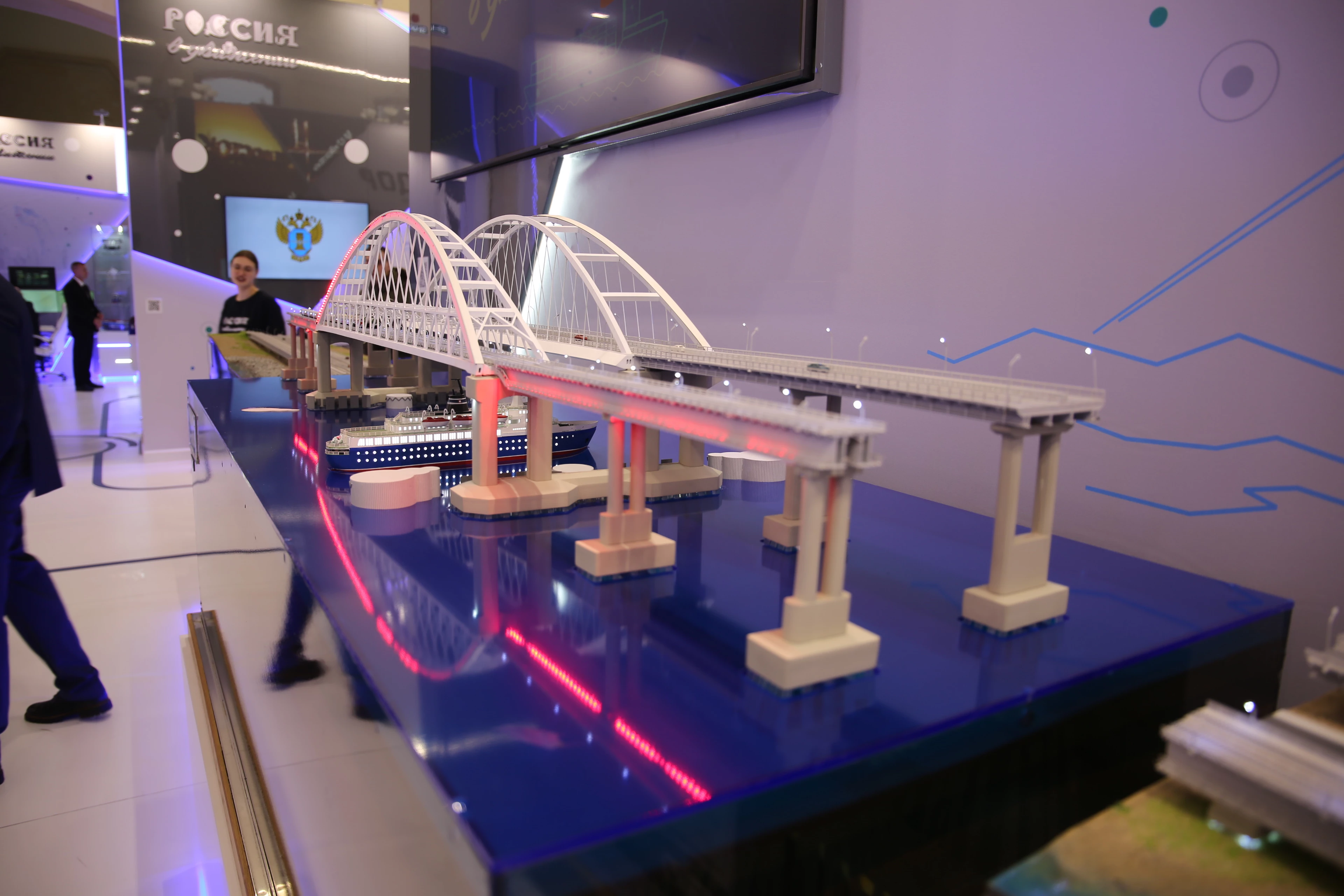 Сотрудники ФГКУ Росгранстрой посетили экспозицию Министерства транспорта «Россия в движении» в рамках выставки «Россия» на ВДНХ