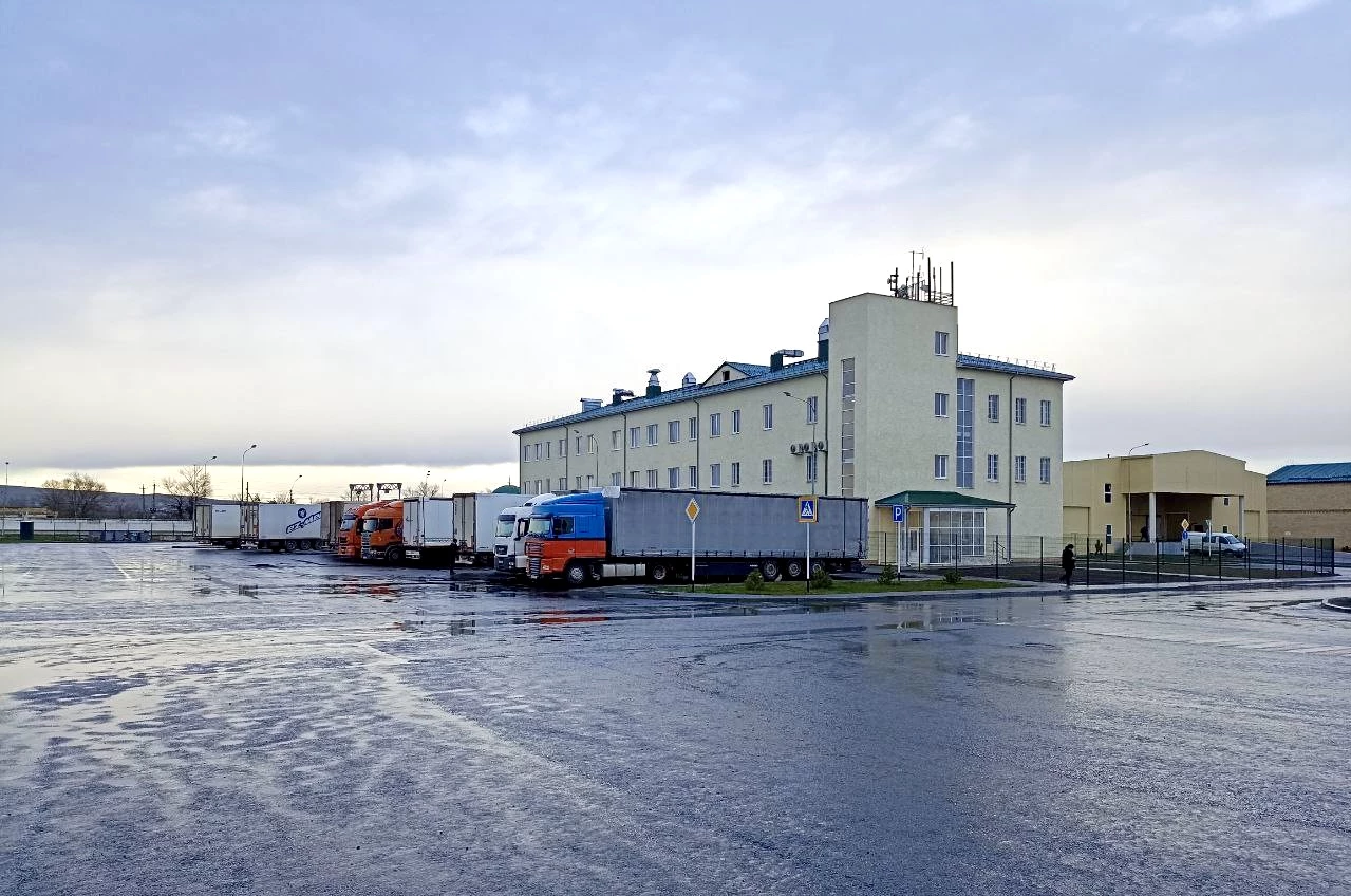 На границе России с Грузией и с Азербайджаном после реконструкции открылись два автомобильных пункта пропуска