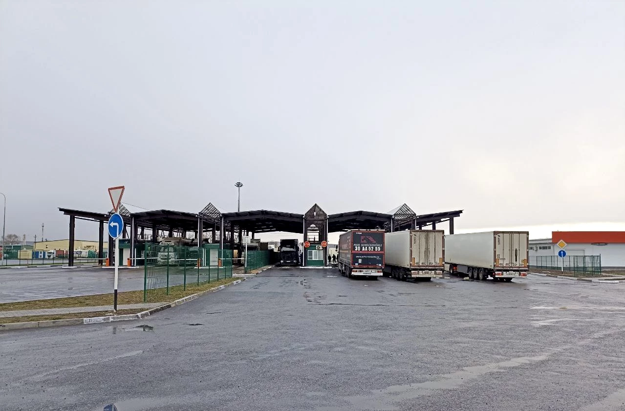 На границе России с Грузией и с Азербайджаном после реконструкции открылись два автомобильных пункта пропуска