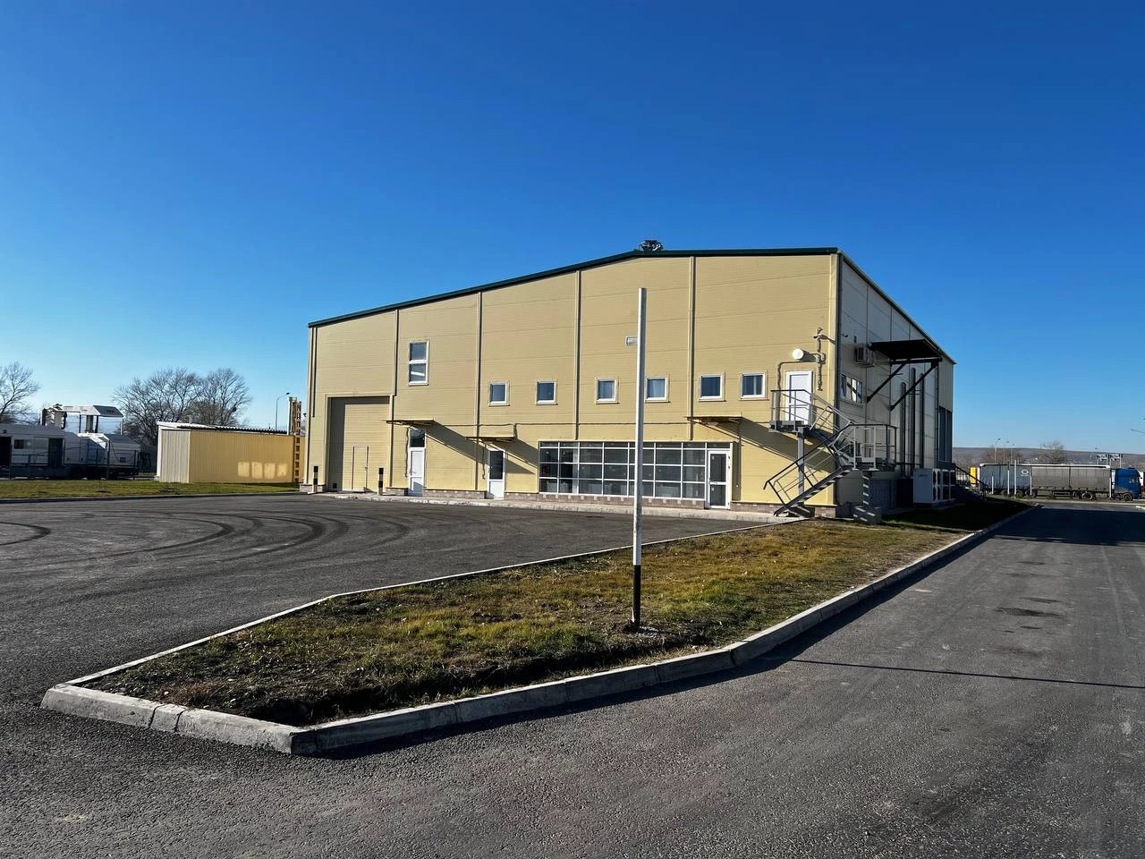 На границе России с Грузией и с Азербайджаном после реконструкции открылись два автомобильных пункта пропуска