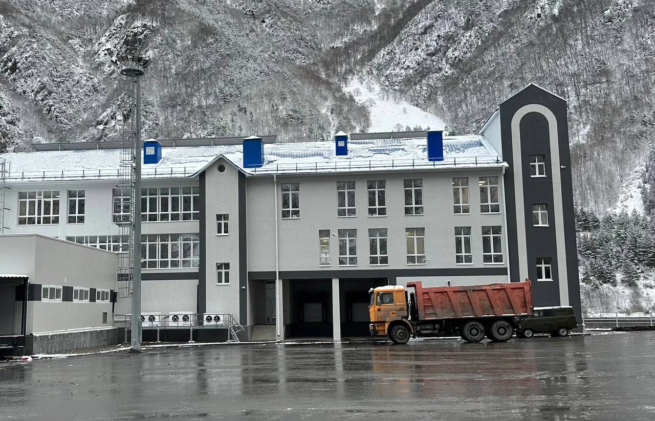 На границе России с Грузией и с Азербайджаном после реконструкции открылись два автомобильных пункта пропуска