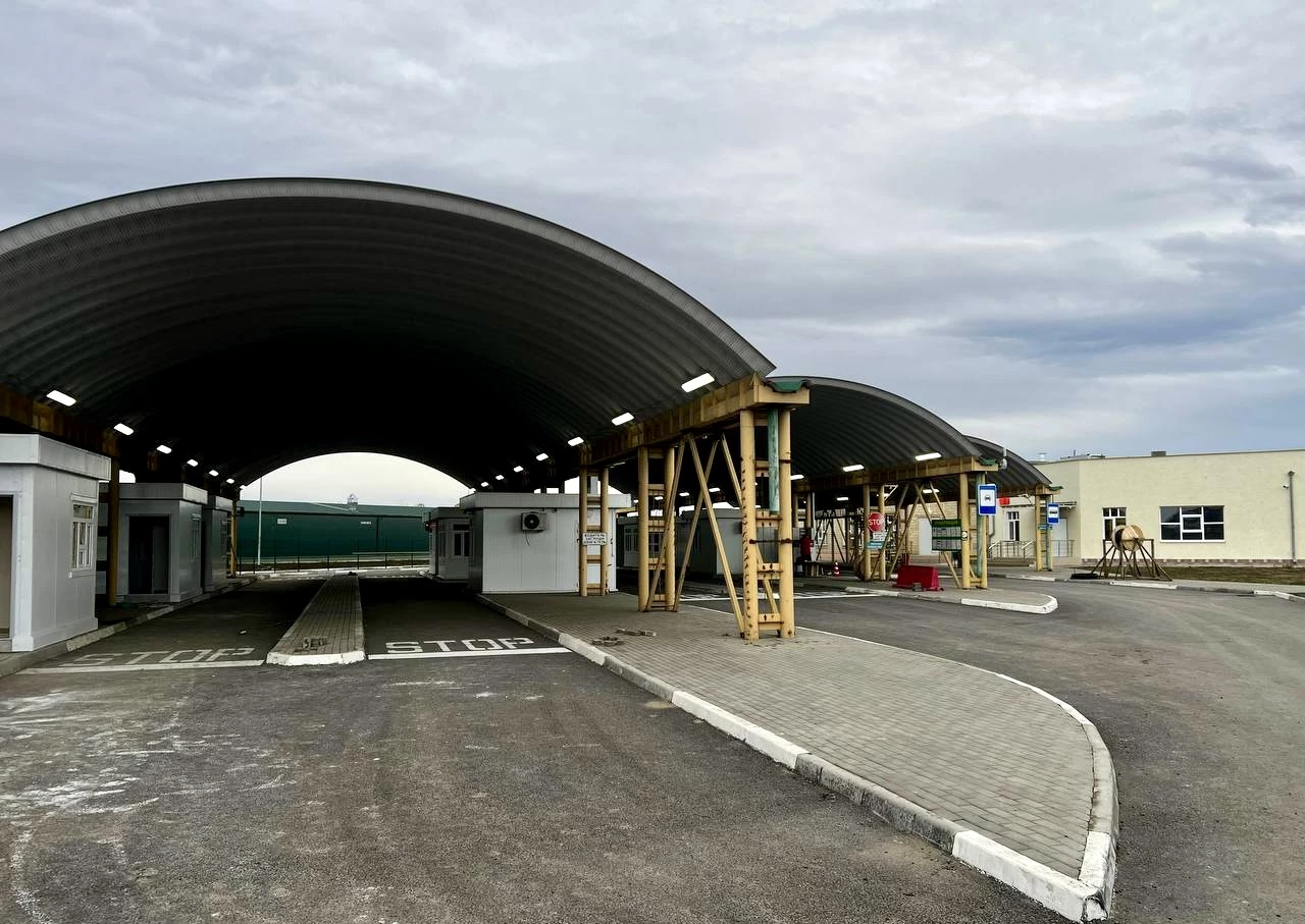 На границе России с Грузией и с Азербайджаном после реконструкции открылись два автомобильных пункта пропуска