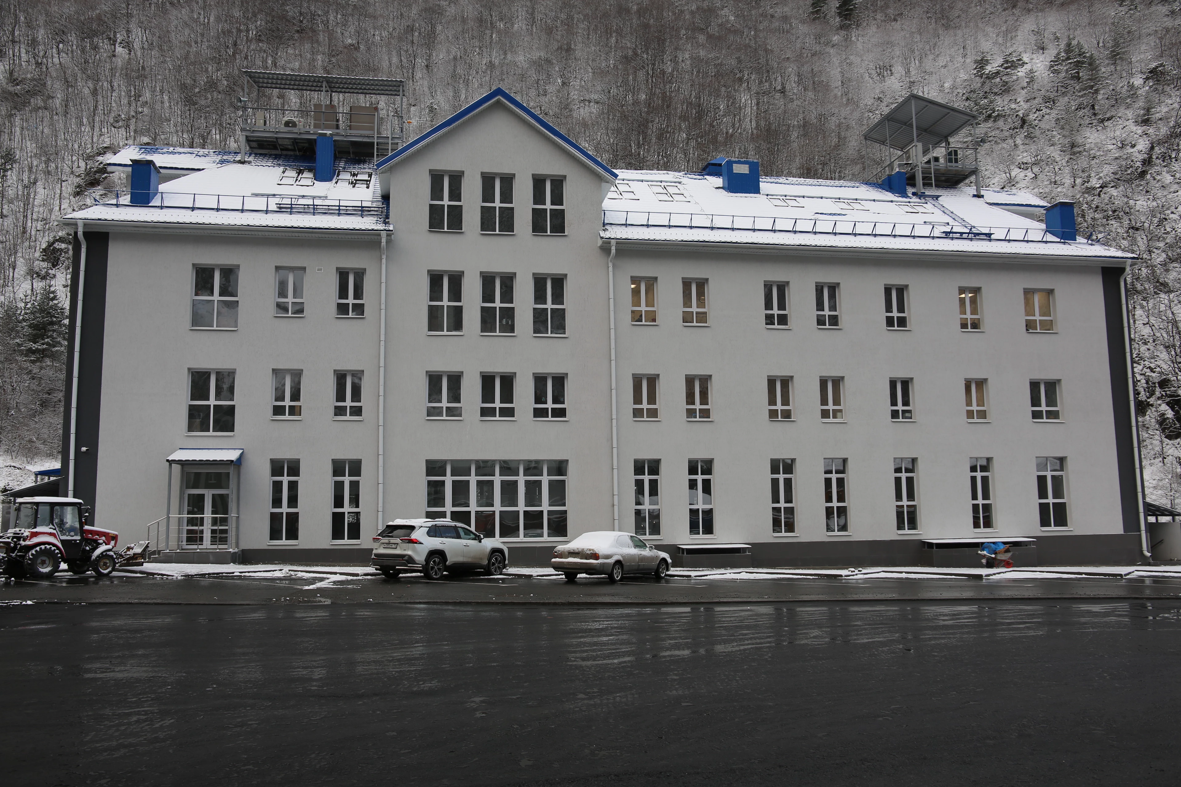 На границе России с Грузией и с Азербайджаном после реконструкции открылись два автомобильных пункта пропуска