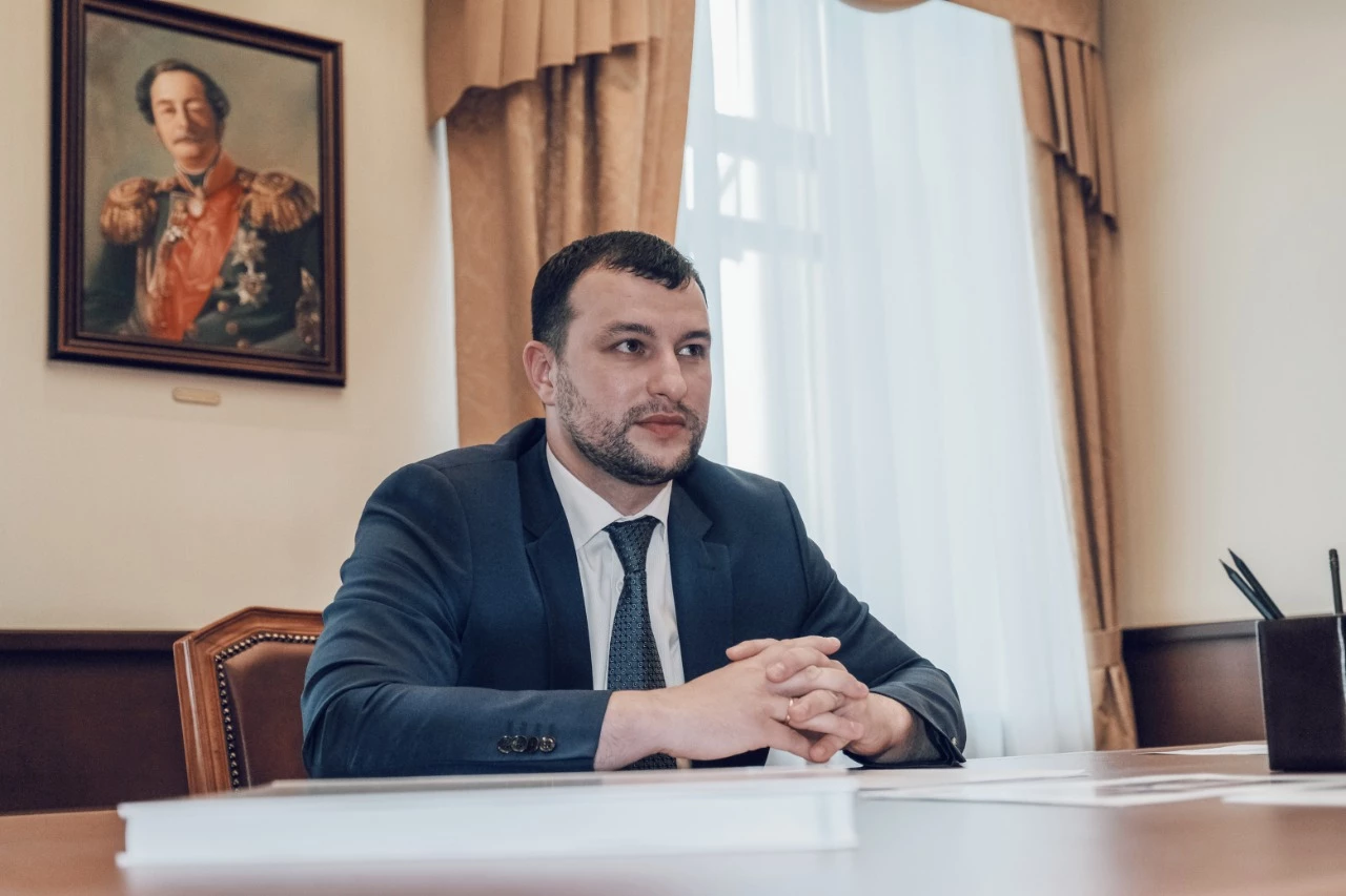 Руководитель ФГКУ Росгранстрой Виталий Шишмарёв обсудил с главой Минвостокразвития Александром Козловым перспективы развития пунктов пропуска через государственную границу на Дальнем Востоке 