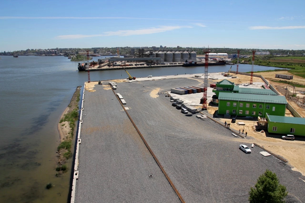 В Ростовской области в морском порту Азов ведется строительство нового перегрузочного комплекса с пунктом пропуска через государственную границу 