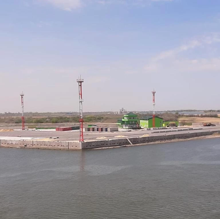 В Ростовской области в морском порту Азов ведется строительство нового перегрузочного комплекса с пунктом пропуска через государственную границу 