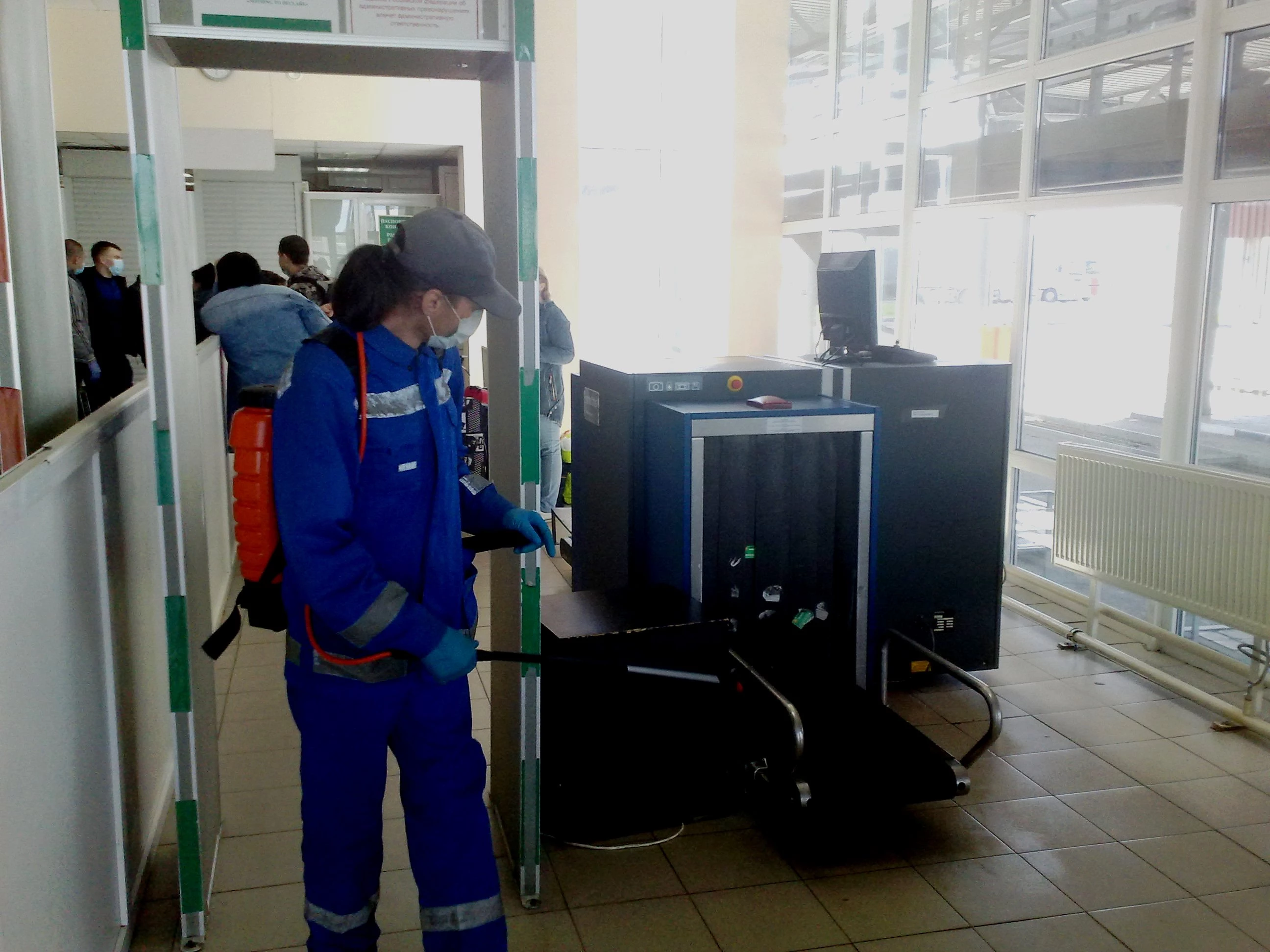 В рамках борьбы с распространением коронавирусной инфекции в пунктах пропуска на границе с Украиной проводится комплексная профилактическая санитарно-эпидемиологическая обработка 