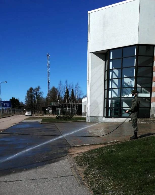 В целях предотвращения распространения коронавирусной инфекции в автомобильных пунктах пропуска Морское, Брусничное, Торфяновка и Нехотеевка проведена очередная дезинфекция территорий и помещений 