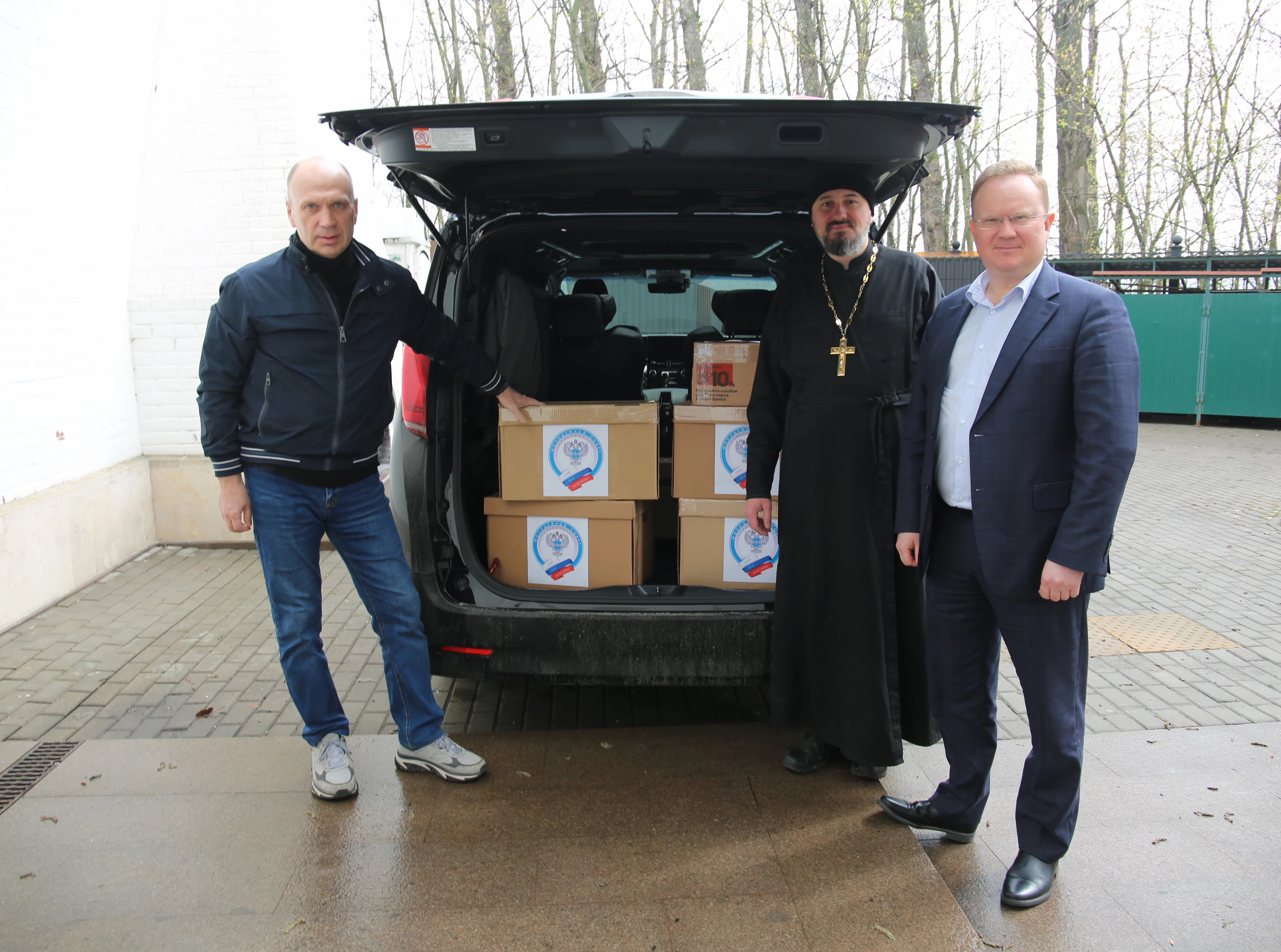 Сотрудники Росгранстроя передали гуманитарную помощь детям Донбасса и морским пехотинцам Черноморского флота
