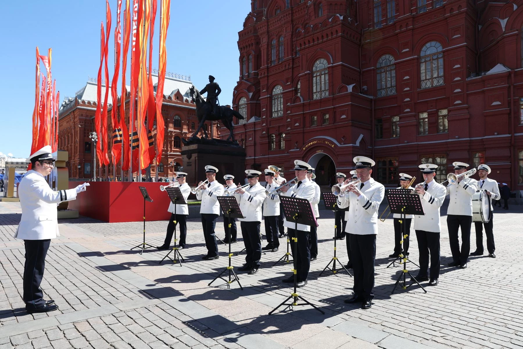 Руководитель ФГКУ Росгранстрой Геннадий Безлобенко принял участие в торжественной церемонии возложения цветов к Вечному огню у Могилы Неизвестного Солдата