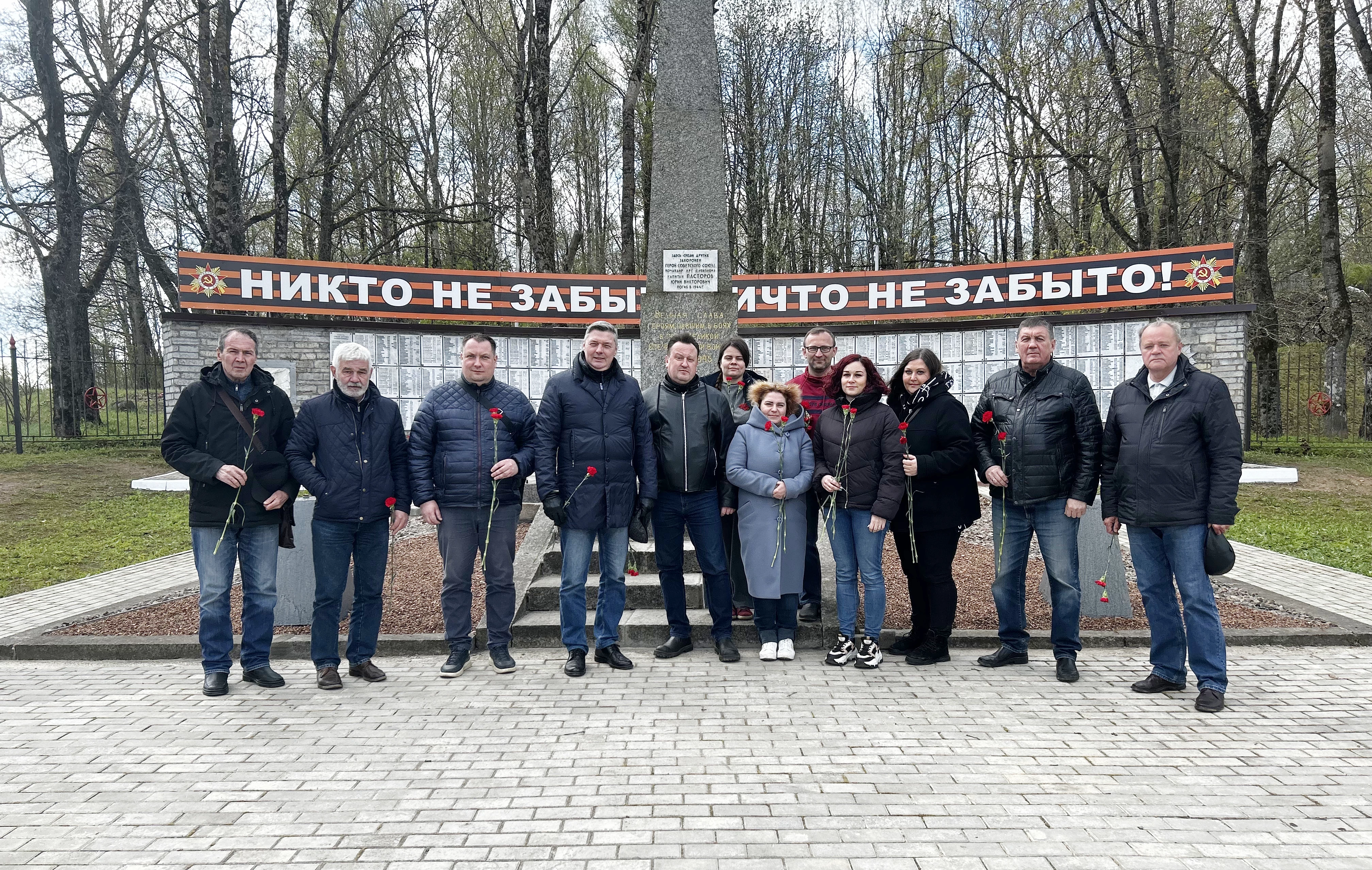 В преддверии Дня Победы в пунктах пропуска на границе с Финляндией прошли субботники и церемония возложения цветов к мемориалу