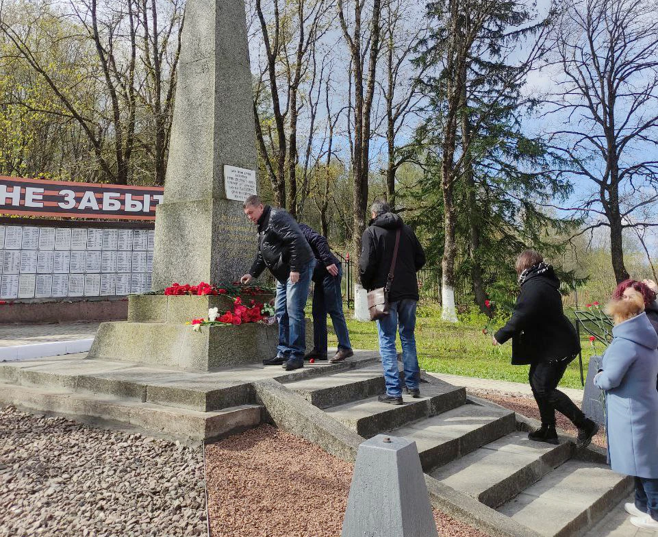 В преддверии Дня Победы в пунктах пропуска на границе с Финляндией прошли субботники и церемония возложения цветов к мемориалу