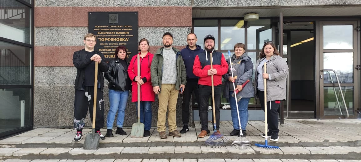 В пунктах пропуска через госграницу РФ в Ленинградской области и Карелии проведены субботники 