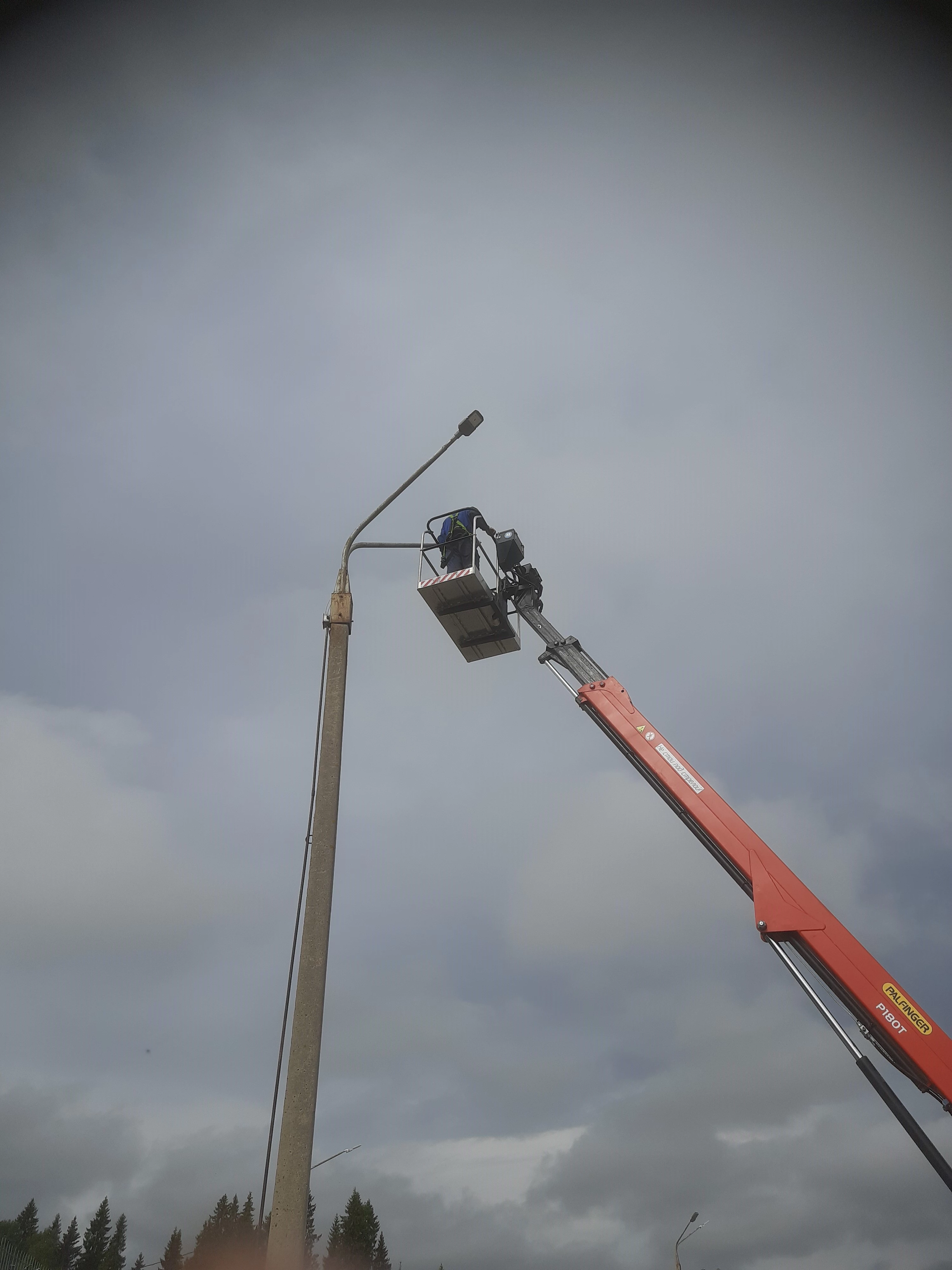 В пункте пропуска Вяртсиля завершены работы по текущему ремонту наружного освещения. Применение современных технологий позволит сэкономить затраты на освещение 