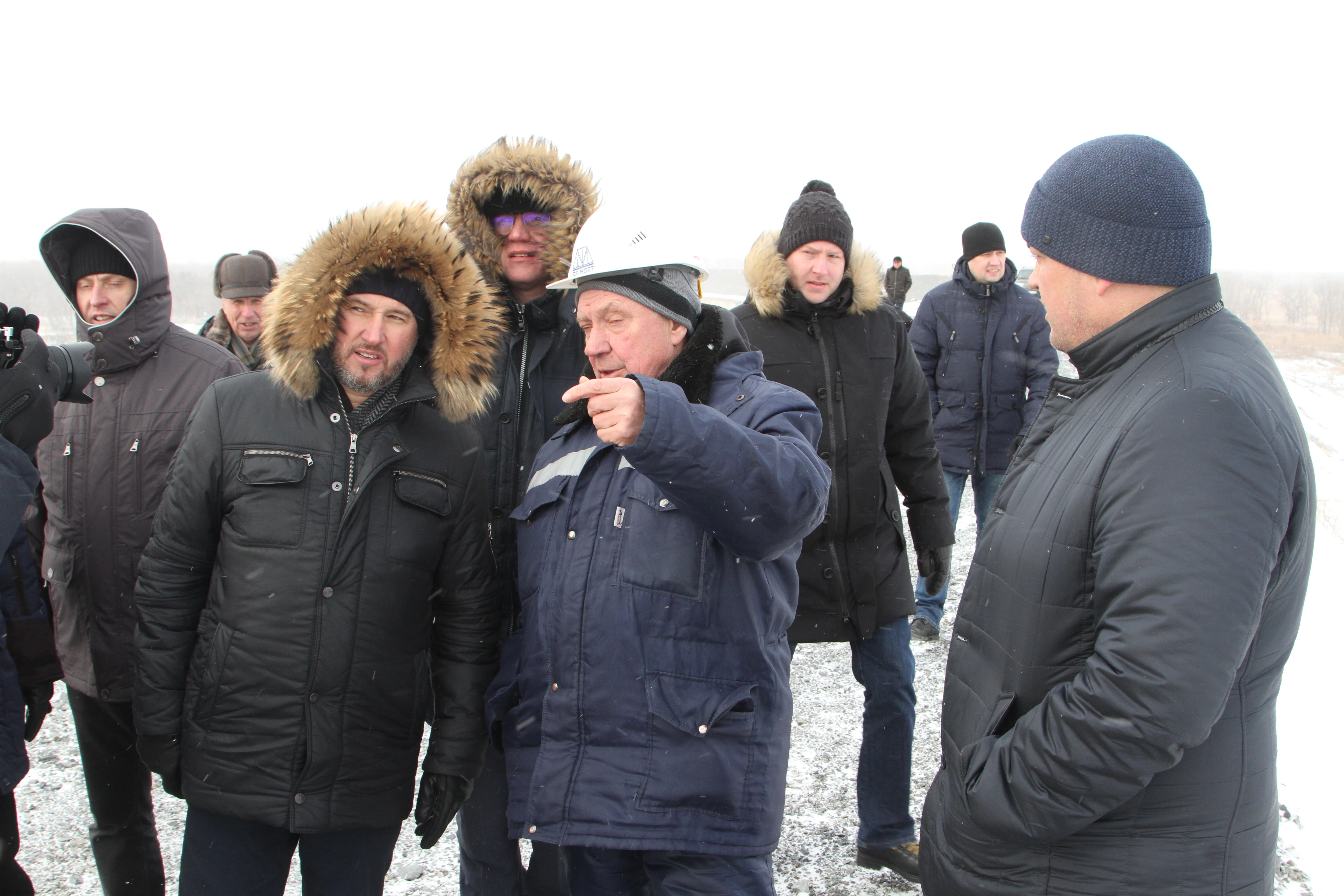 На стройплощадках мостового перехода Нижнеленинское – Тунцзян, станции Ленинск-2 и пункта пропуска Нижнеленинское обсудили степень готовности к синхронному вводу объектов в эксплуатацию 