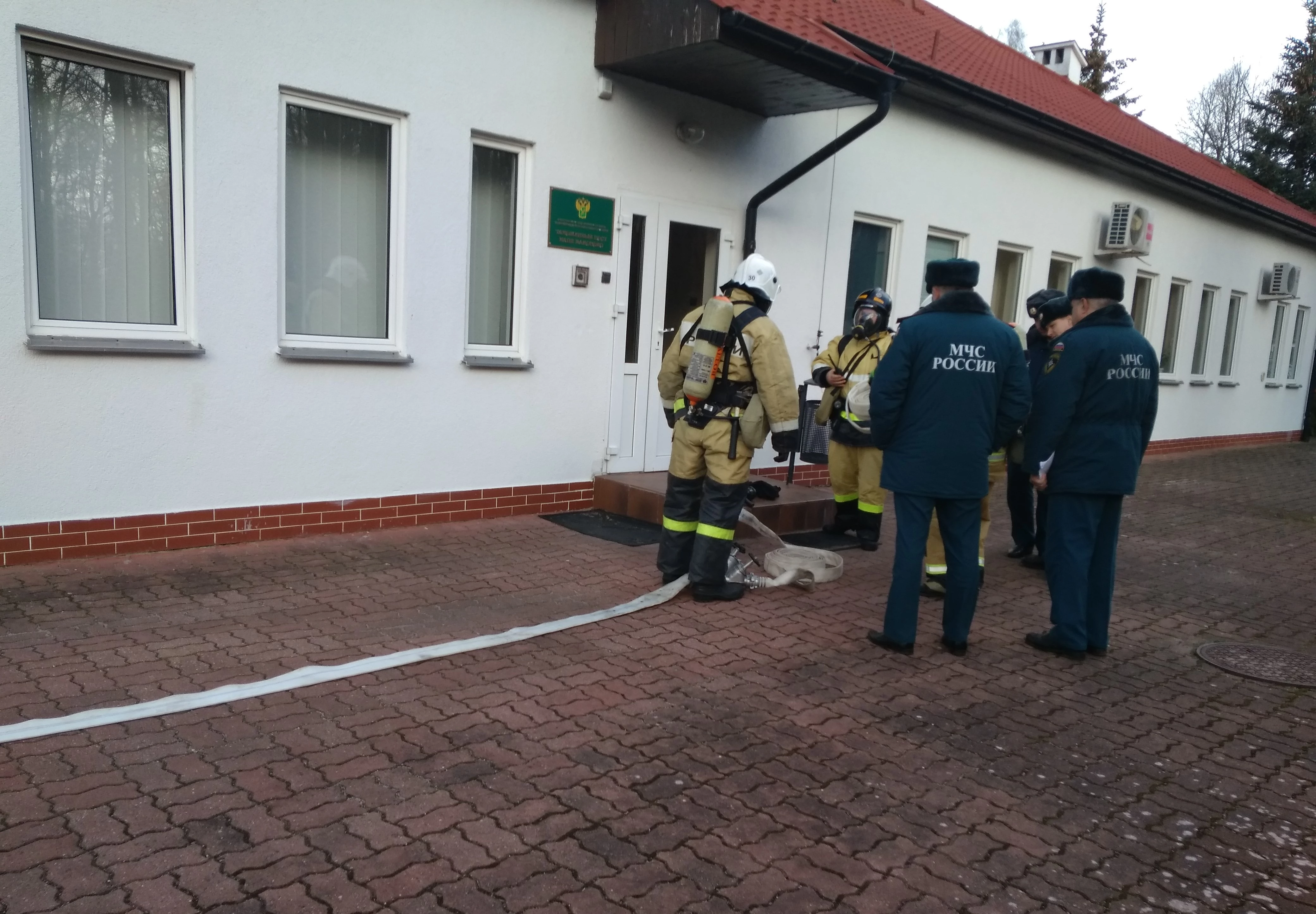 Представители Калининградского филиала ФГКУ Росгранстрой принял участие в пожарно-тактических учениях по отработке практических навыков пожаротушения 