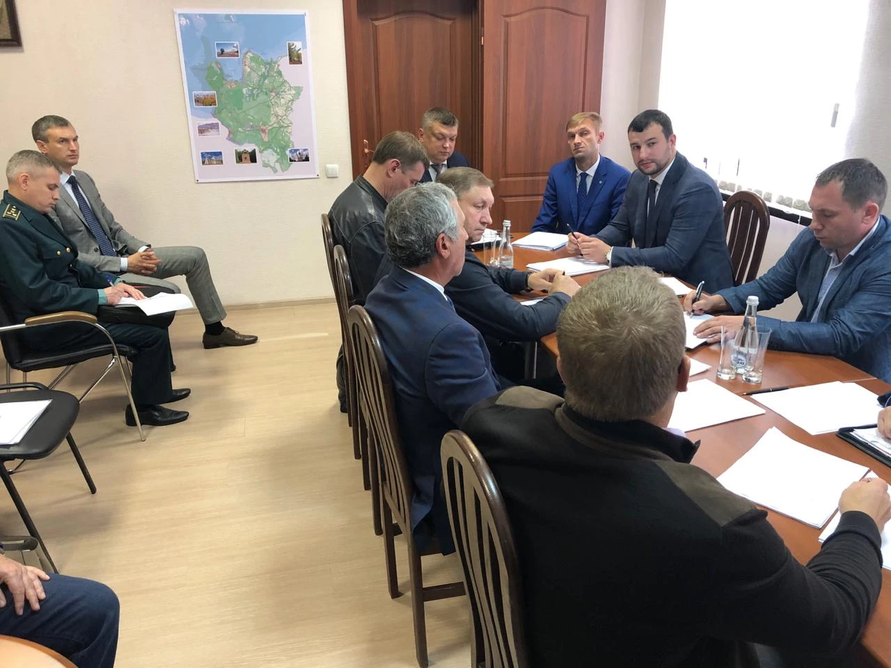 В Ивангороде обсудили проблемы организации движения большегрузного транспорта через российско-эстонскую границу в преддверии реализации проекта по реконструкции пункта пропуска 