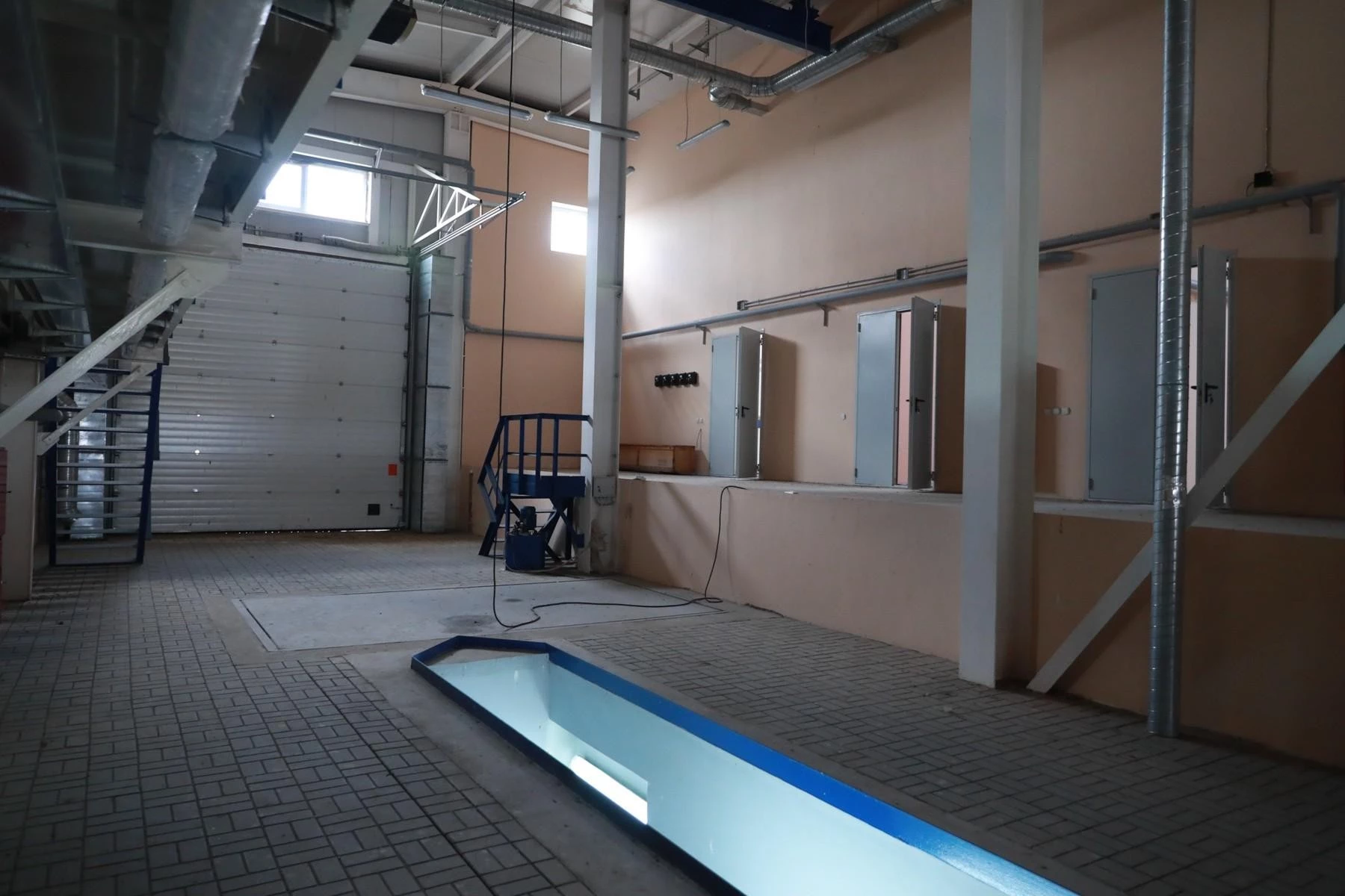 Министр транспорта Евгений Дитрих и глава Астраханской области Игорь Бабушкин обсудили перспективы окончания строительства МАПП Караузек. Виталий Шишмарев принял участие в совещании на объекте 