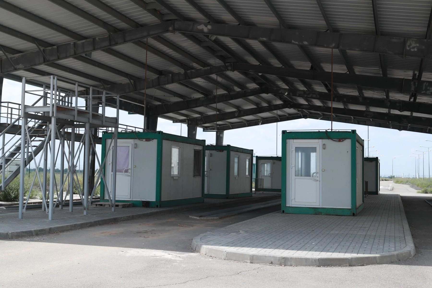 Министр транспорта Евгений Дитрих и глава Астраханской области Игорь Бабушкин обсудили перспективы окончания строительства МАПП Караузек. Виталий Шишмарев принял участие в совещании на объекте 