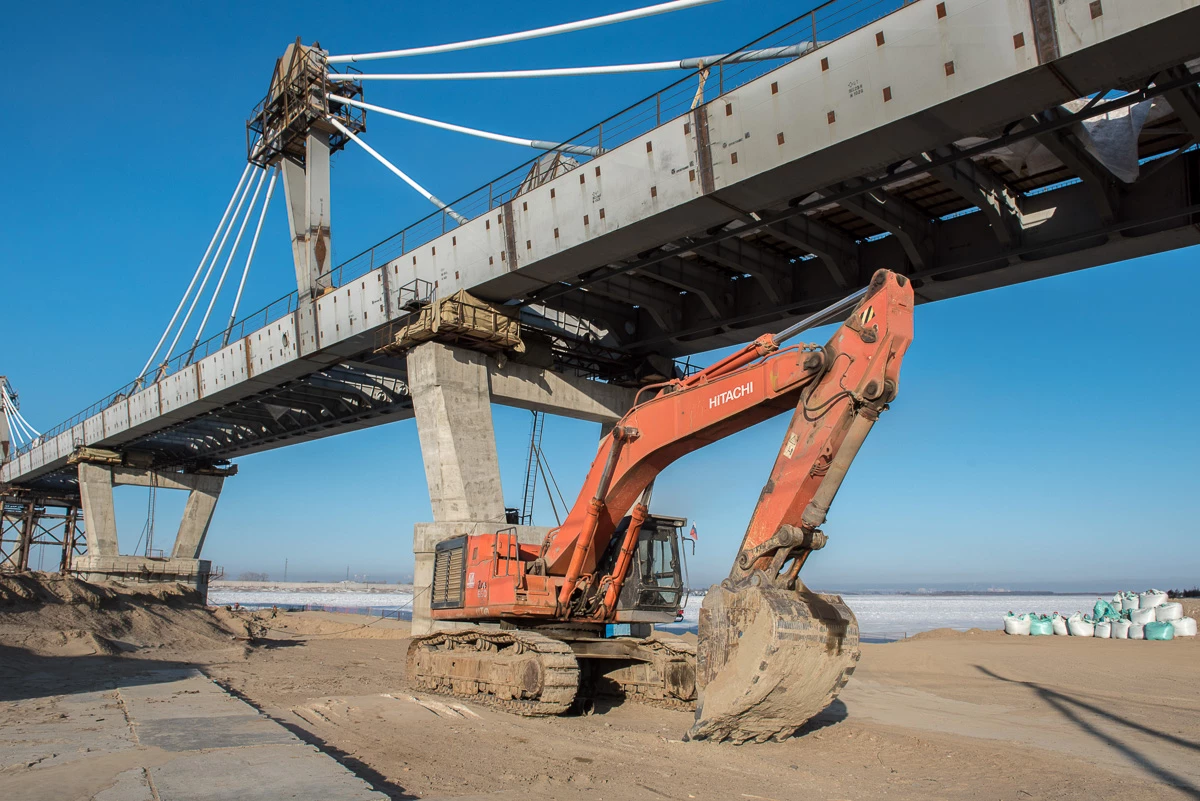 Министр по развитию Дальнего Востока Александр Козлов обсудил с руководителем Росгранстрой Виталием Шишмарёвым вопрос синхронизации ввода в эксплуатацию пункта пропуска Кани-Курган и моста через Амур 