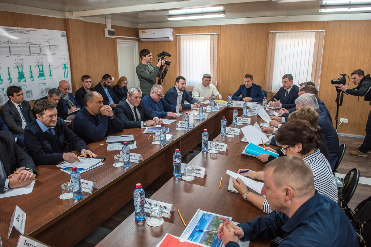 Министр по развитию Дальнего Востока Александр Козлов обсудил с руководителем Росгранстрой Виталием Шишмарёвым вопрос синхронизации ввода в эксплуатацию пункта пропуска Кани-Курган и моста через Амур 